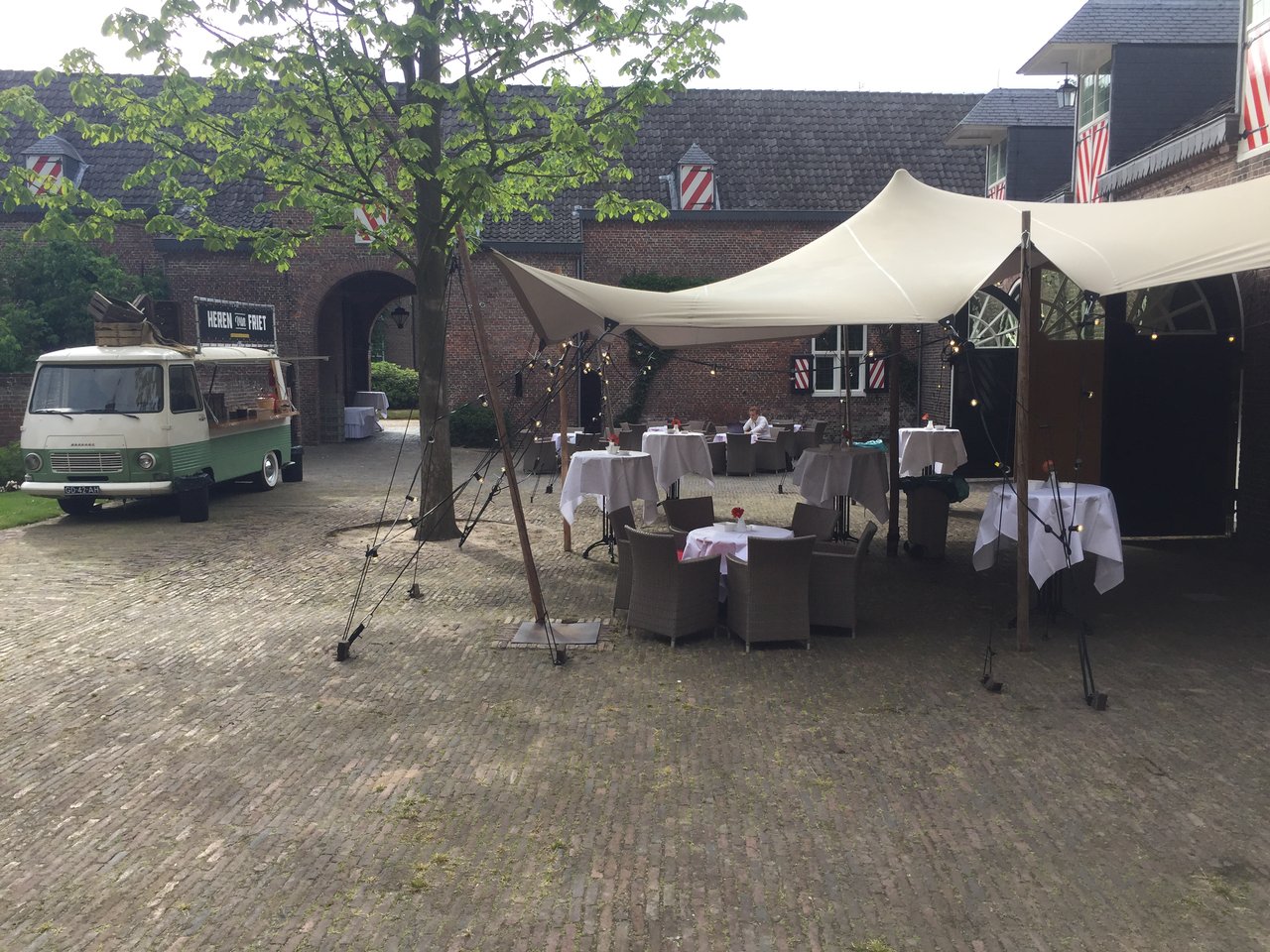 2e Binnenplein met flextent