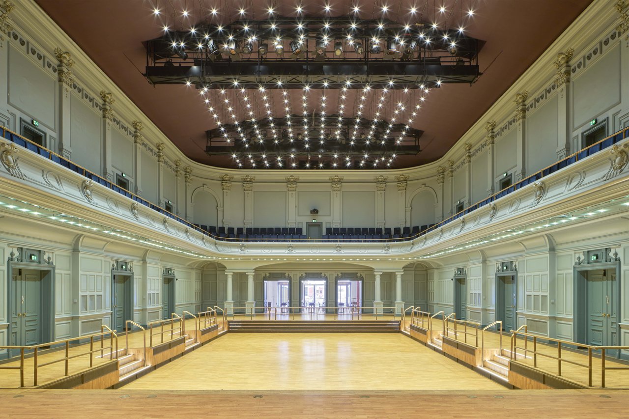 Stadsgehoorzaal Leiden - Grote Zaal - zonder stoelen © Ronald Tilleman 20250317-0214 full size-min.jpg
