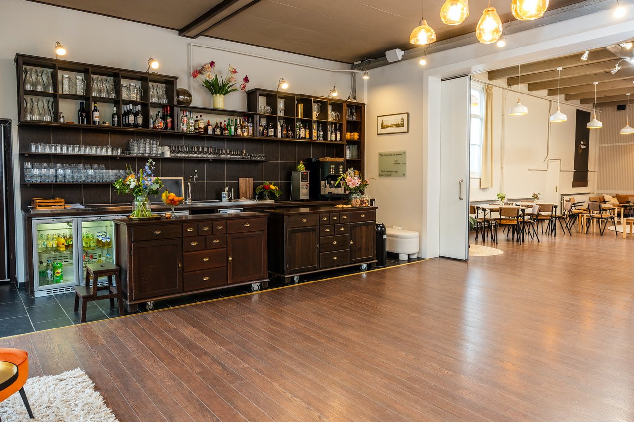 Het Midden bar en zaal (1)