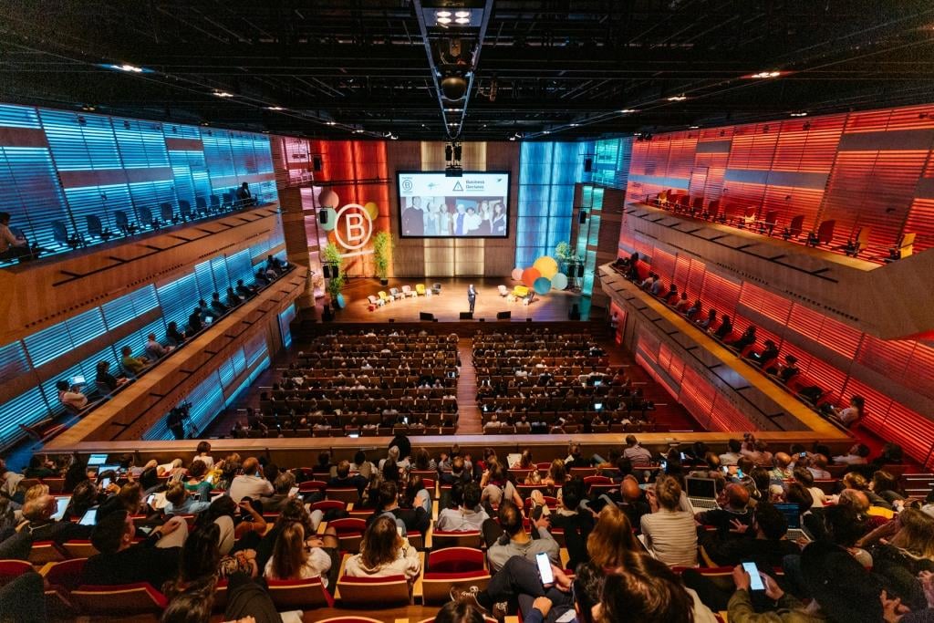 Grote-Zaal---blauw-rood