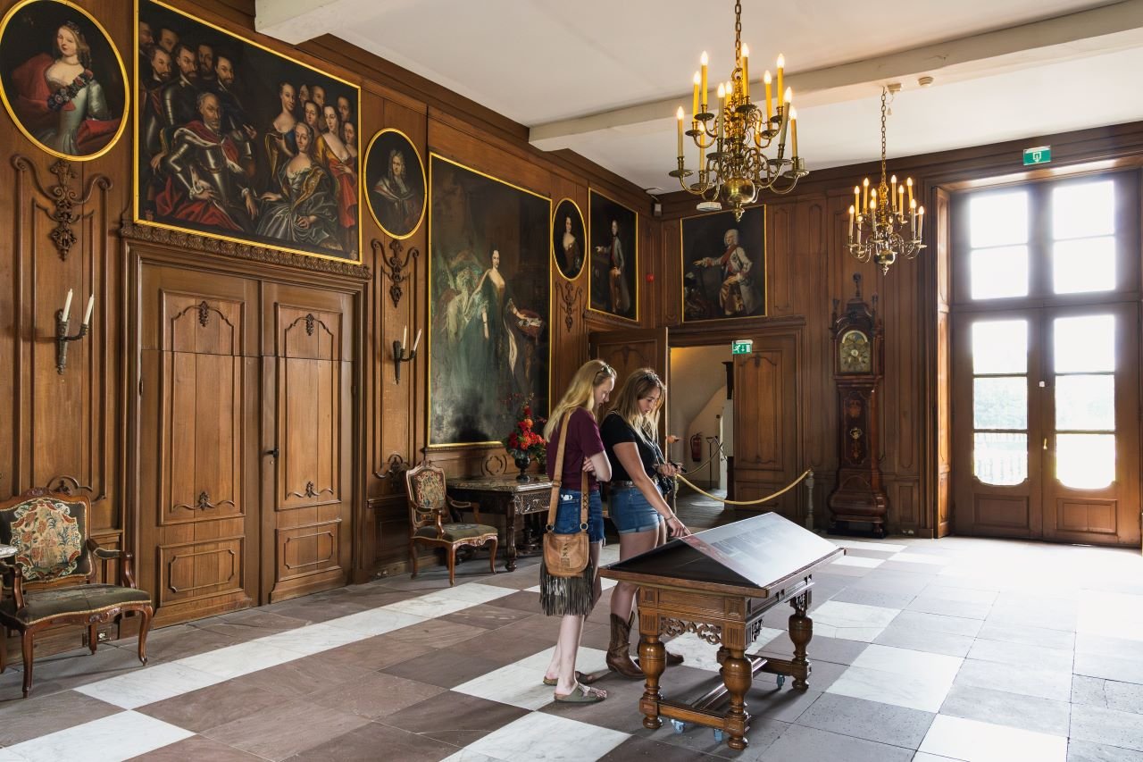 Cannenburch-kasteel-ontvangsthal.jpg (1)