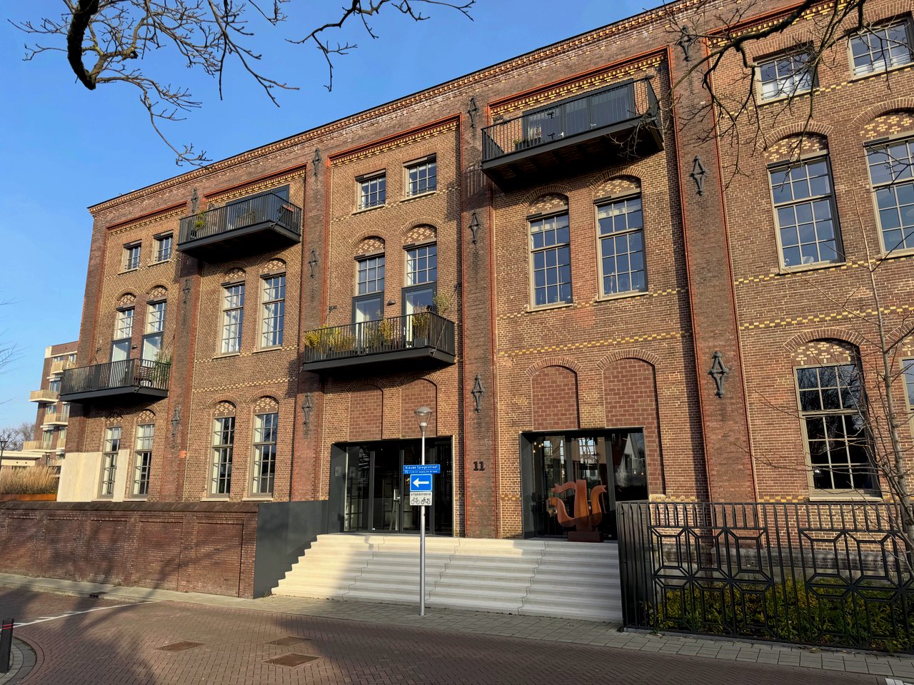 Voor aanzicht House of Dialogue