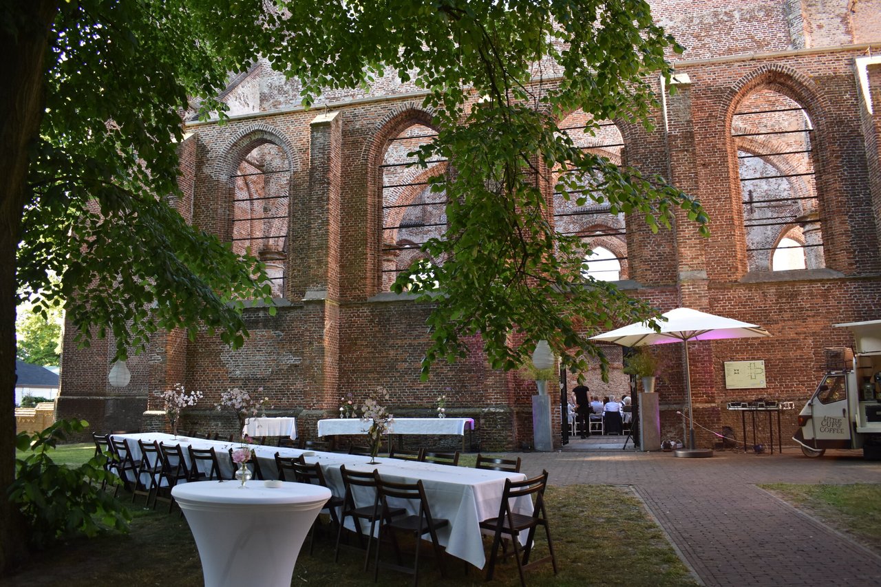 Diner in de tuin