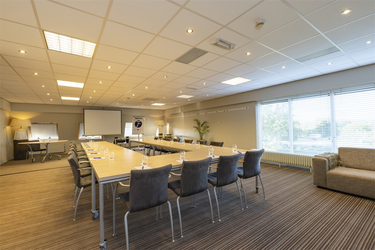 Interieur zaal 4, vanuit trainee kant.