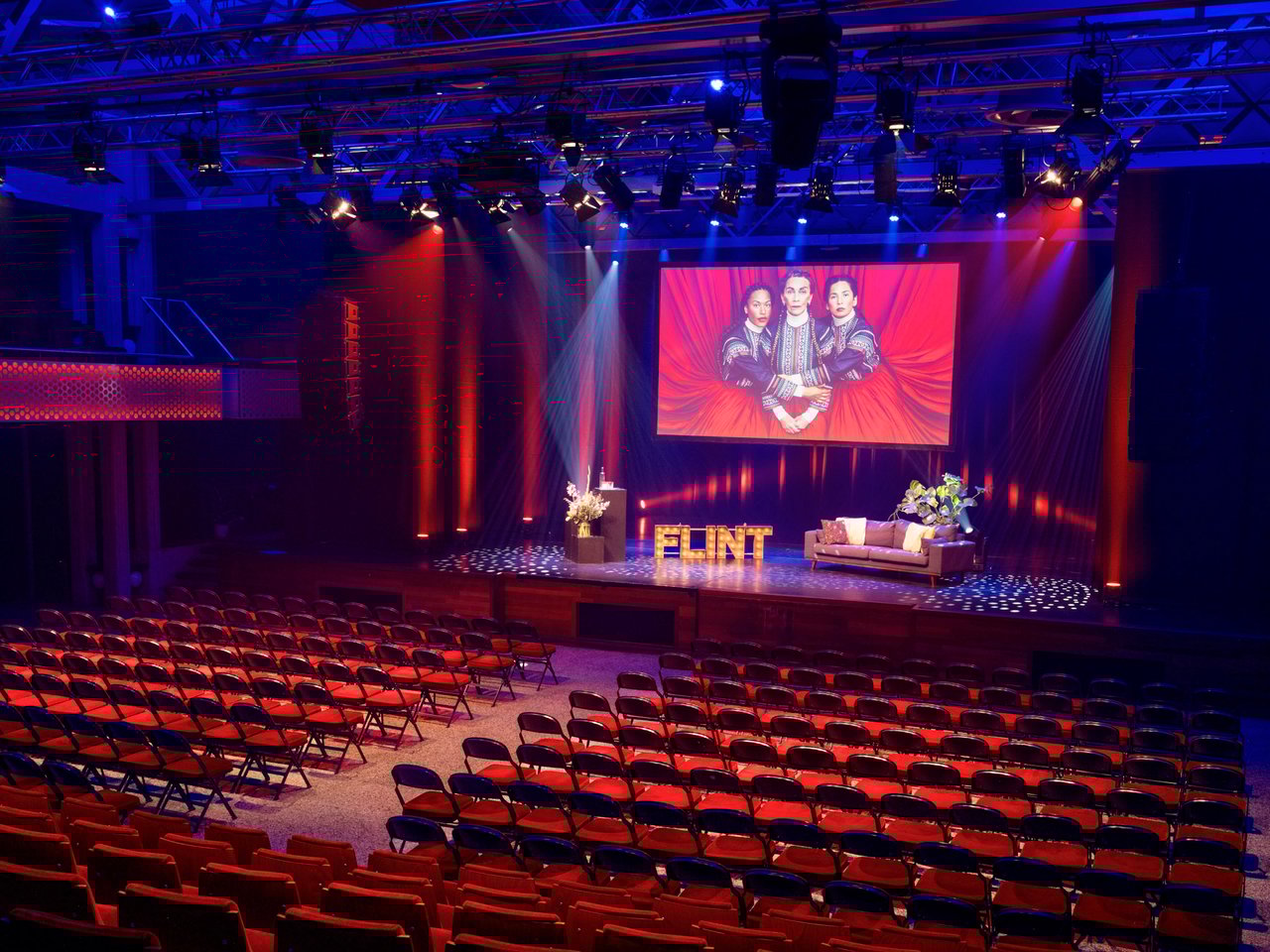 Stadszaal - Theateropstelling.jpg