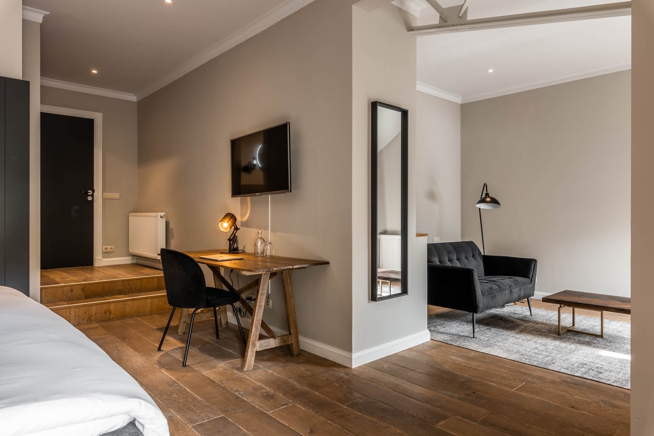 Courtyard Suite 13.jpg
