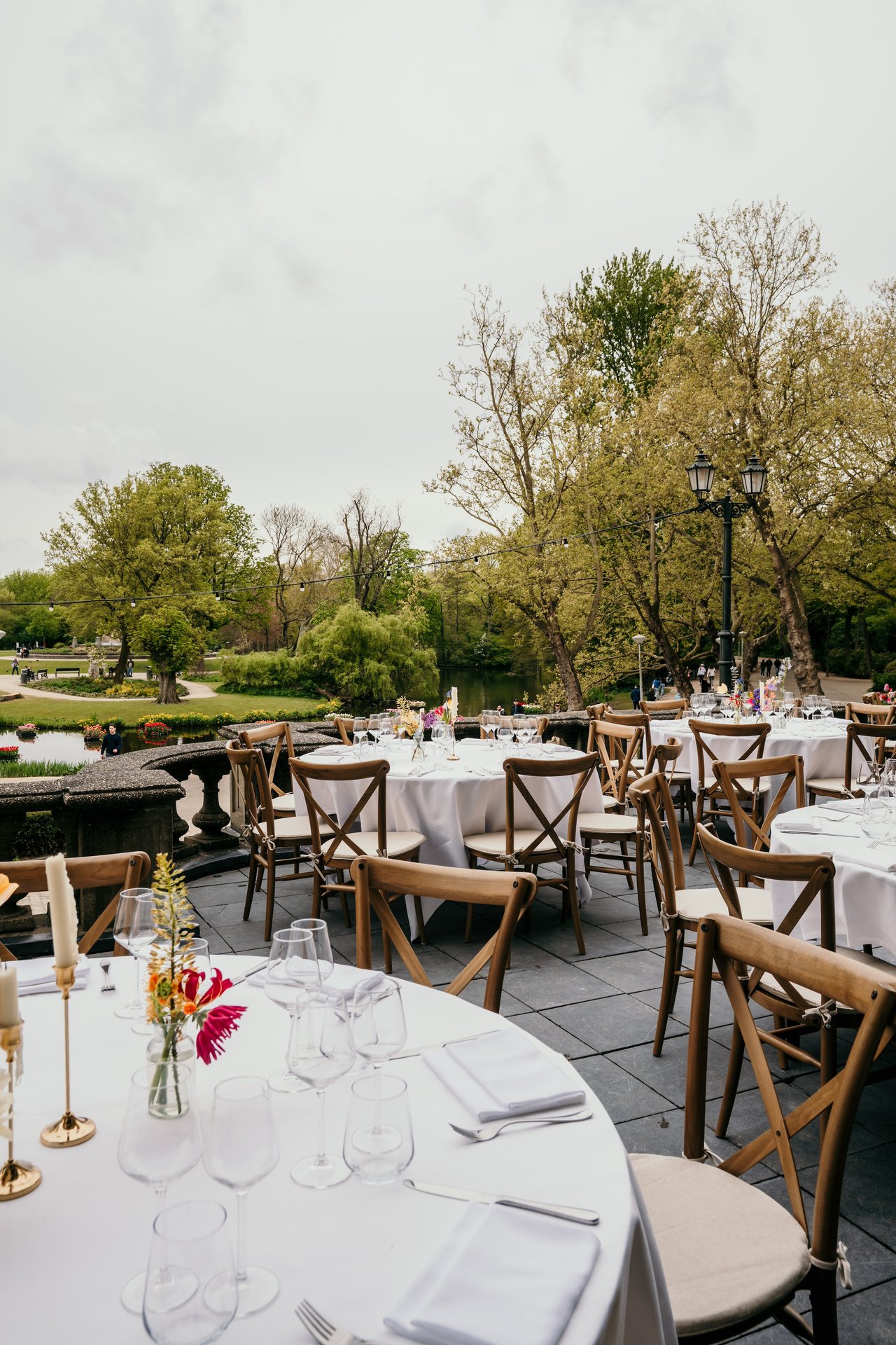 Het Vondelparkpaviljoen - Het Bordes - Dineropstelling ronde tafels