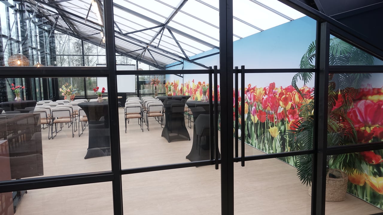 Tulip Lounge (1)
