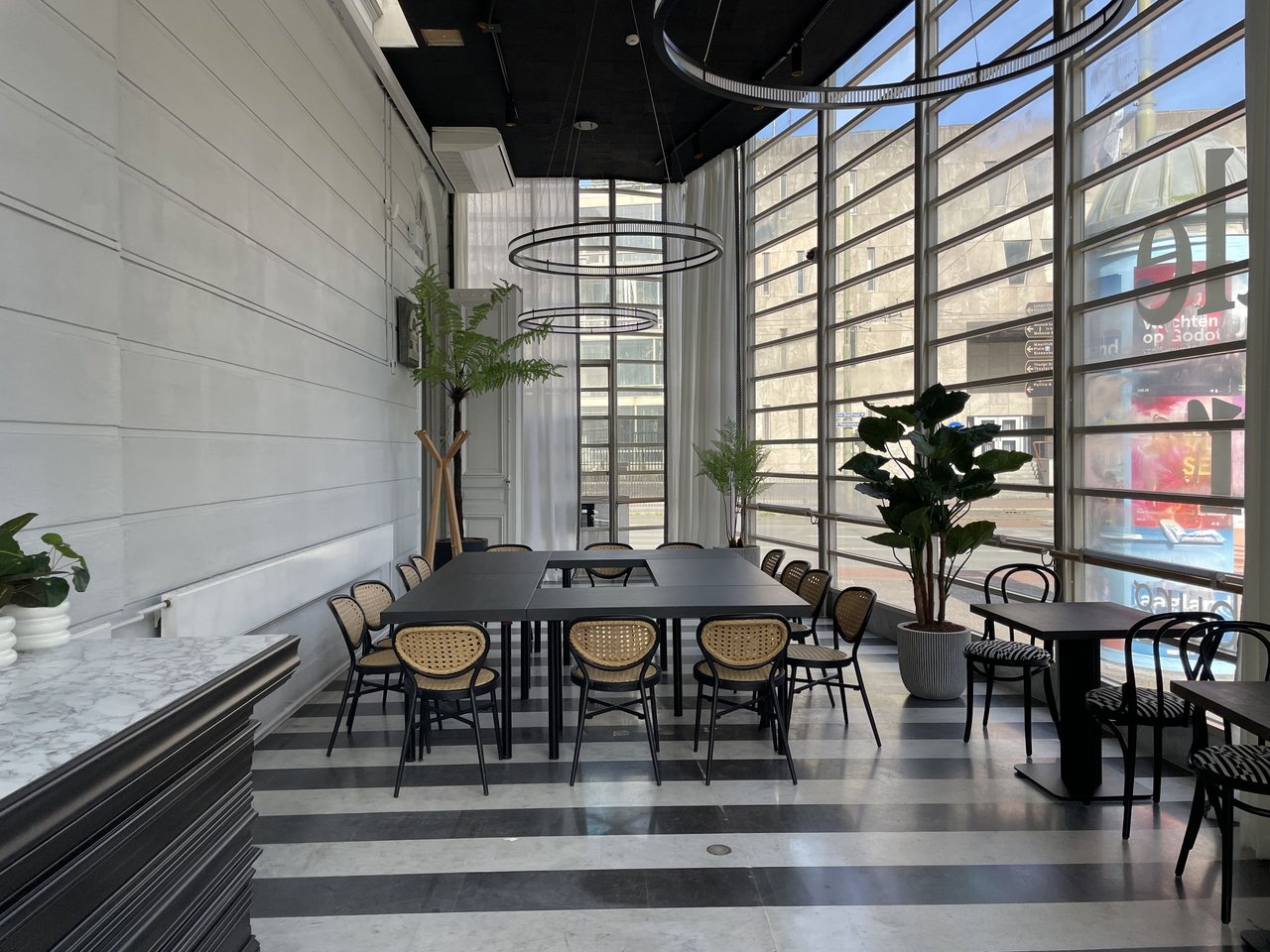 De Kas - 14 pax rond 02-min.JPG