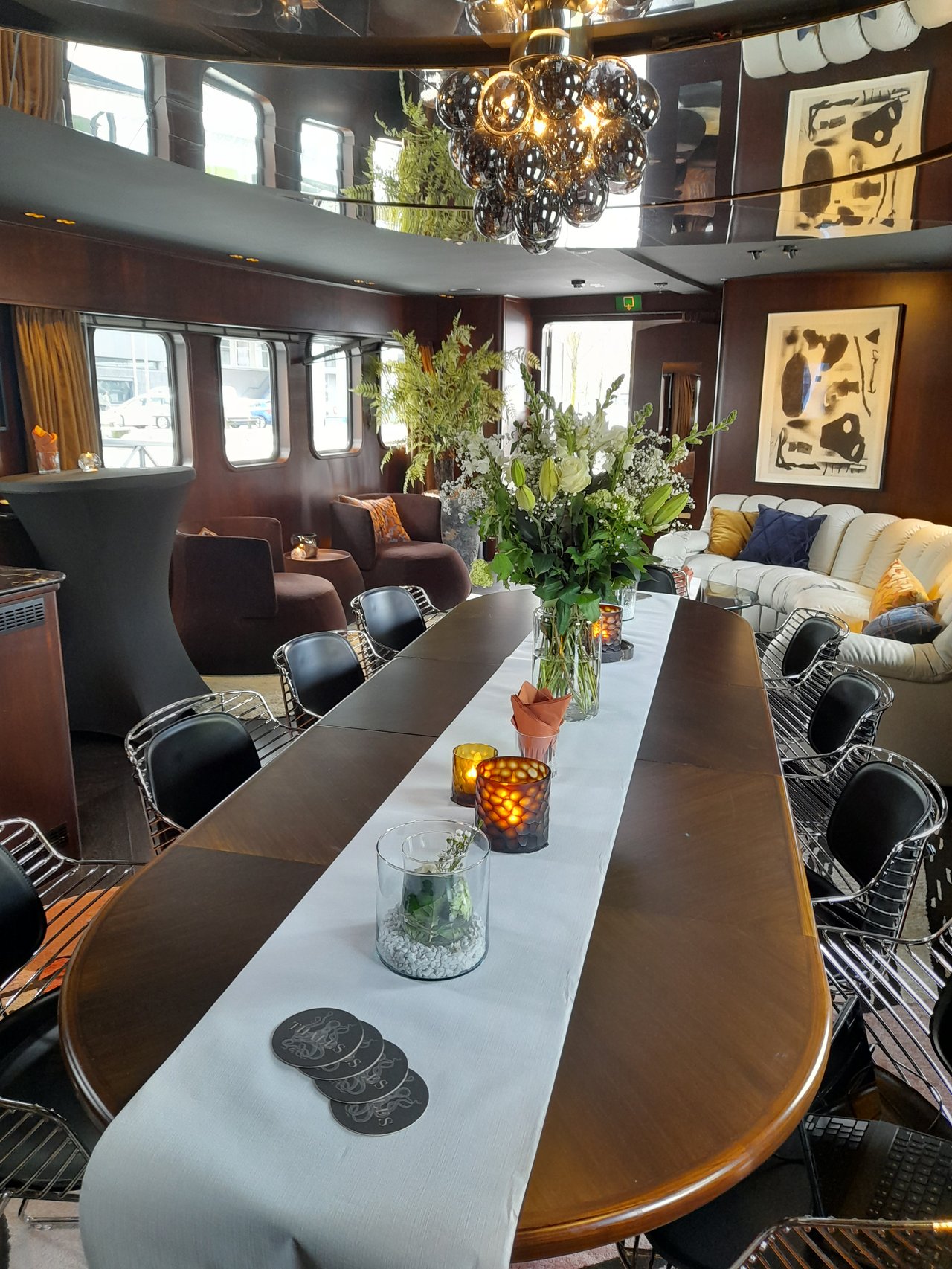 saloon 4-4.jpg