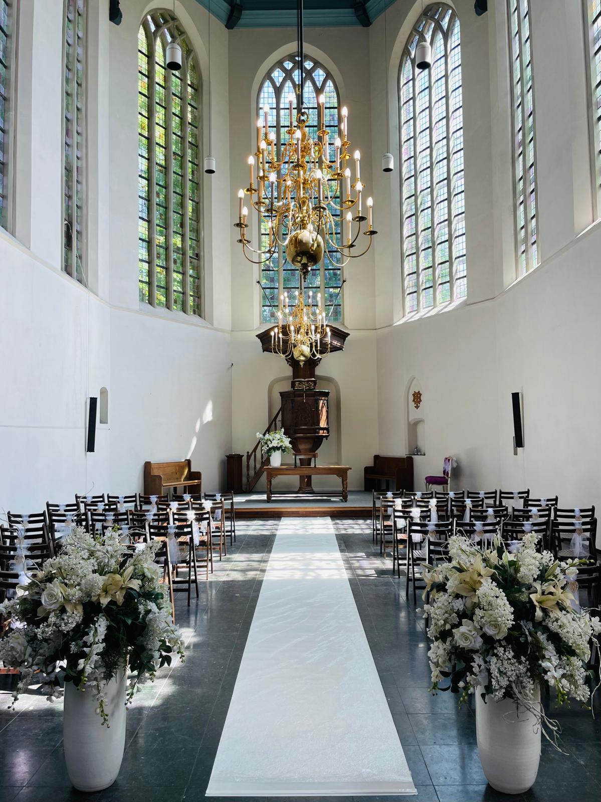 Binnen kerk ceremonie