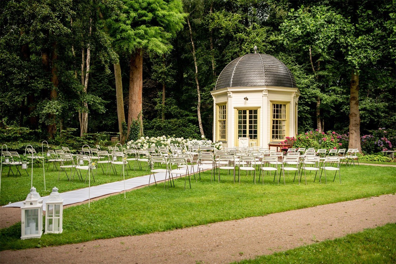 Kasteel De Vanenburg - buiten trouwen.jpg