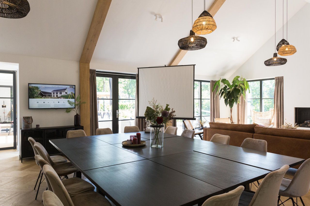 vergaderruimte met beameropstelling Villa Oudendijck