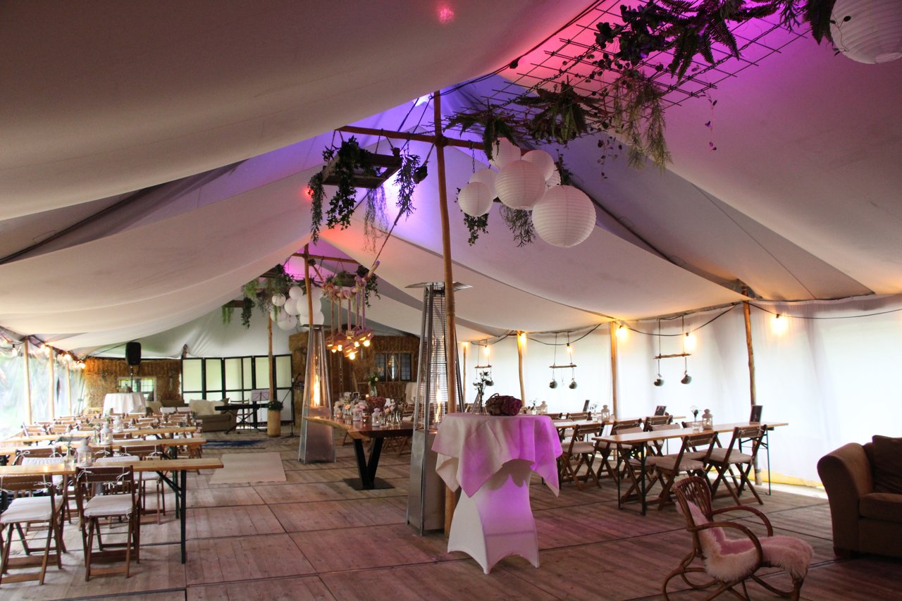 The Barn Binnen