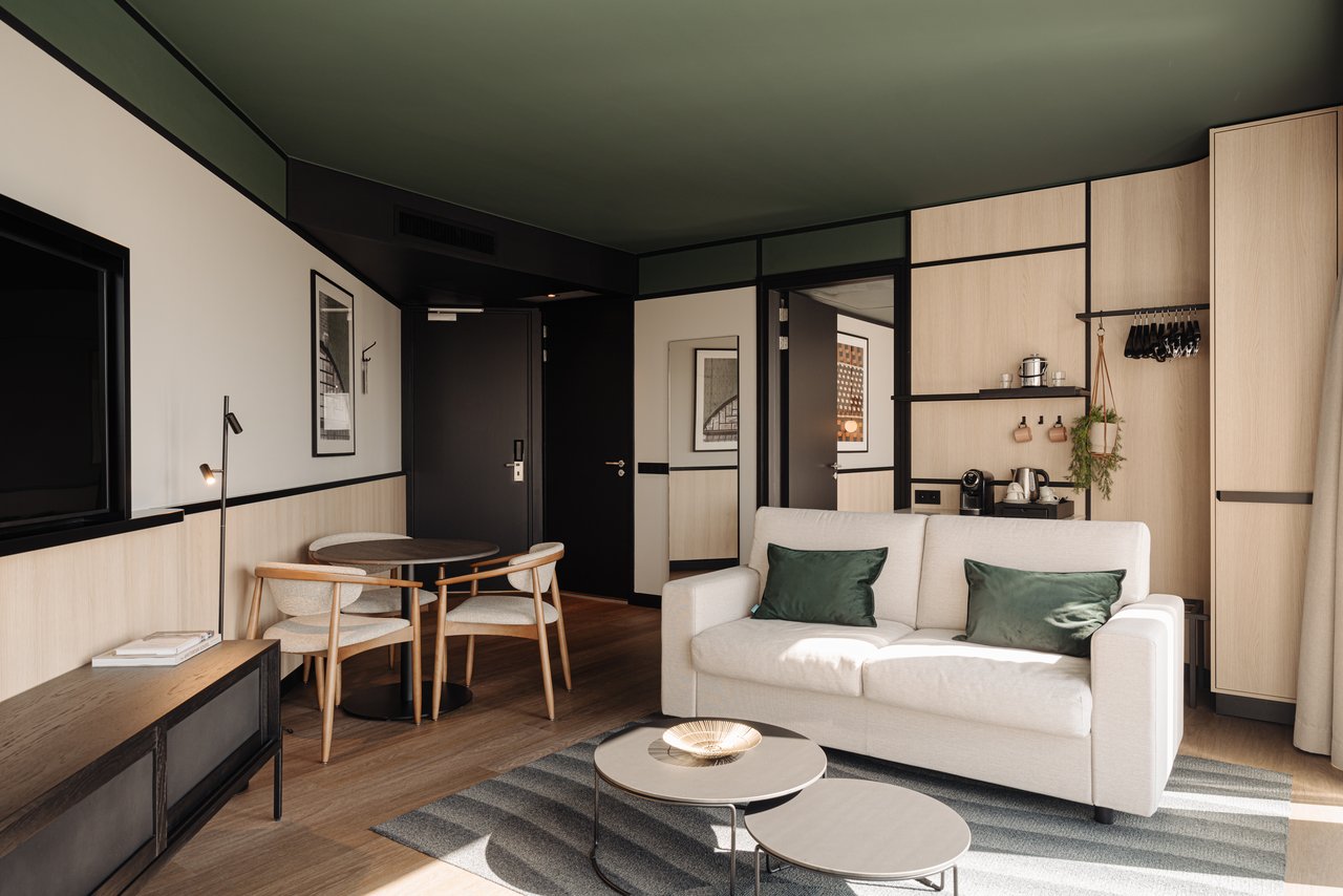 DoubleTree by Hilton Amsterdam Centraal Station - Suite (11).jpg
