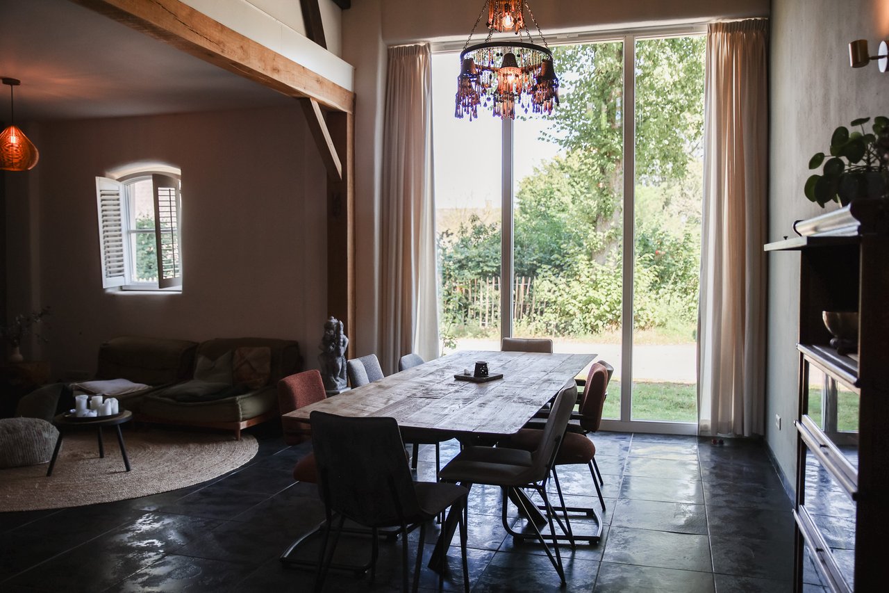 Werk- en vergaderruimte in de luxe woonboerderij (1)
