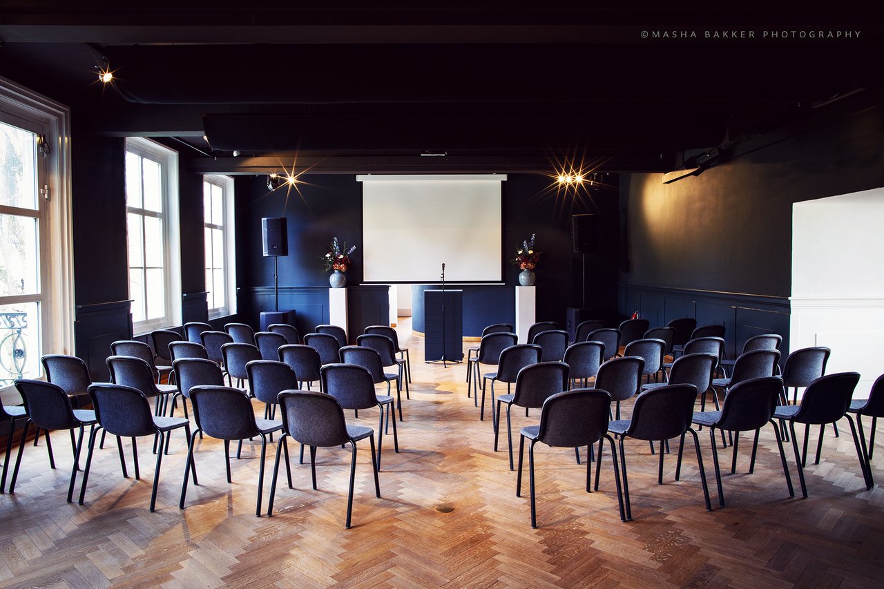 Grote zaal - Theater opstelling.jpg
