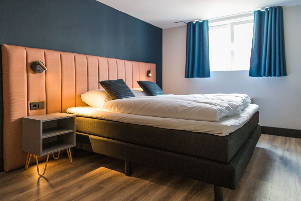 2020-09-Sittard350-OudeMarkt-HotelMerici-024