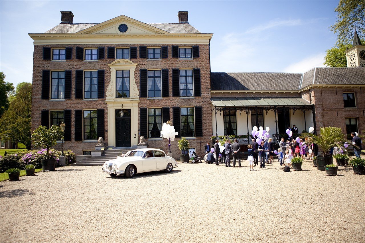 200217152519.Rosendael---Foto-vooraanzicht-bruidspaar-kasteel---tbv-digitale-brochure-trouwen---NAAMSVERMELDING-PhotoYou.resized.1280x0