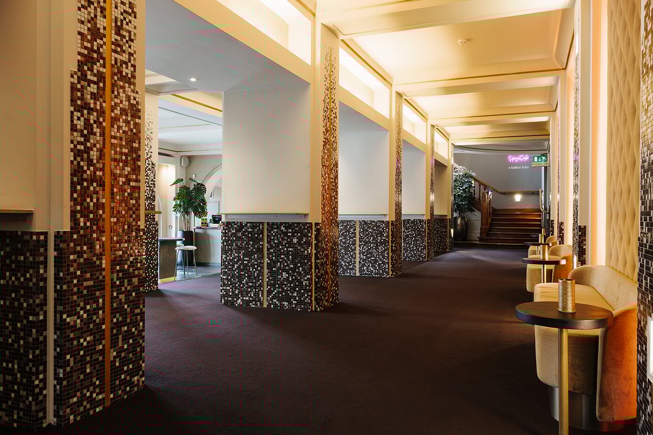 stadsschouwburg-haarlem-omloop-naar-jos-brink-foyer.jpg (1)