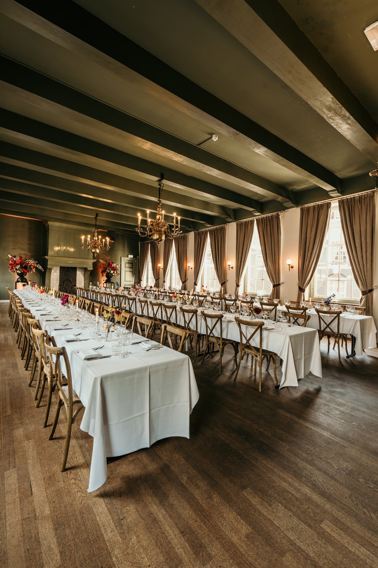 Schutterszaal lange tafels diner-3.jpeg