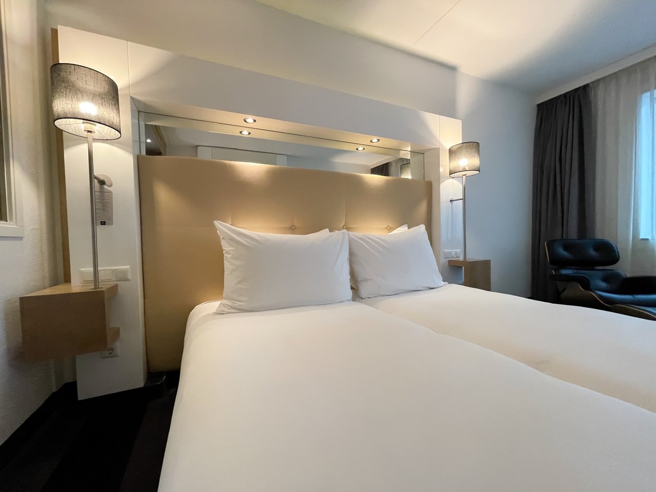 WTC - Comfort Deluxe Twin - bed - 01.jpg