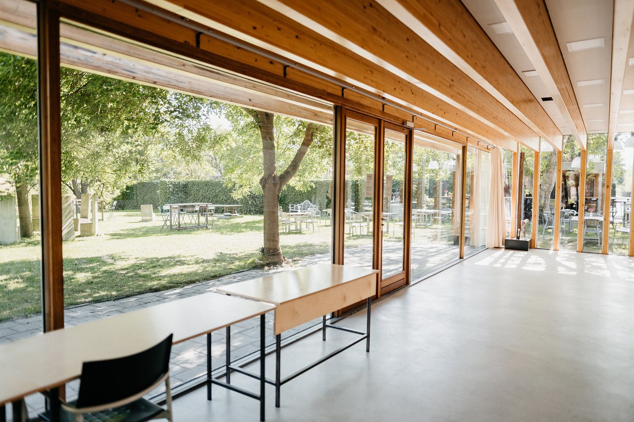 Glazen wand in het Tuinpaviljoen