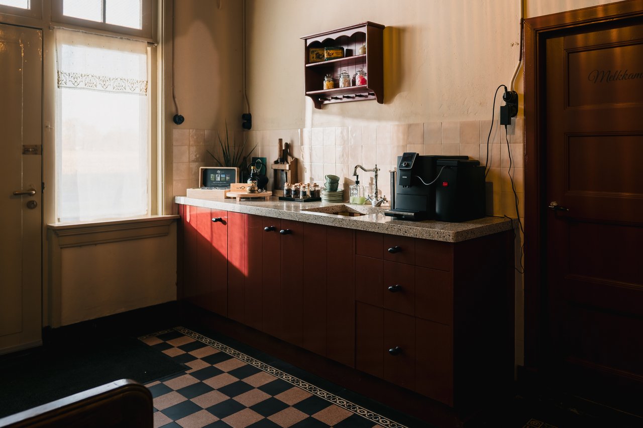 De Waschkamer, entree met koffiepantry