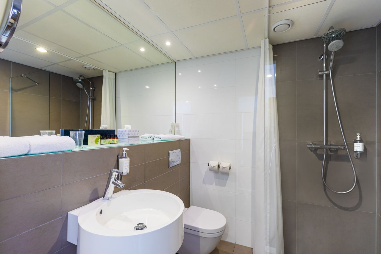 18 badkamer-medium.jpg