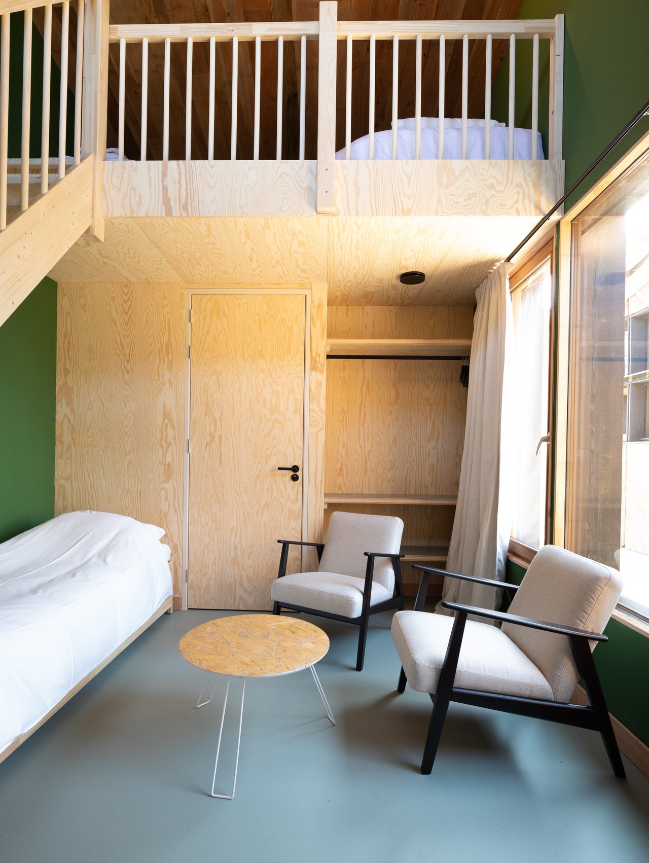 De ecolodges zijn ook als 2 persoonskamer met zithoek te gebruiken.