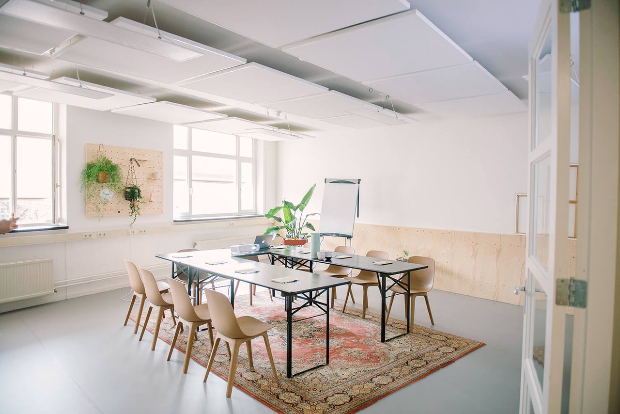 Vergaderen of een workshop in lichte zaal
