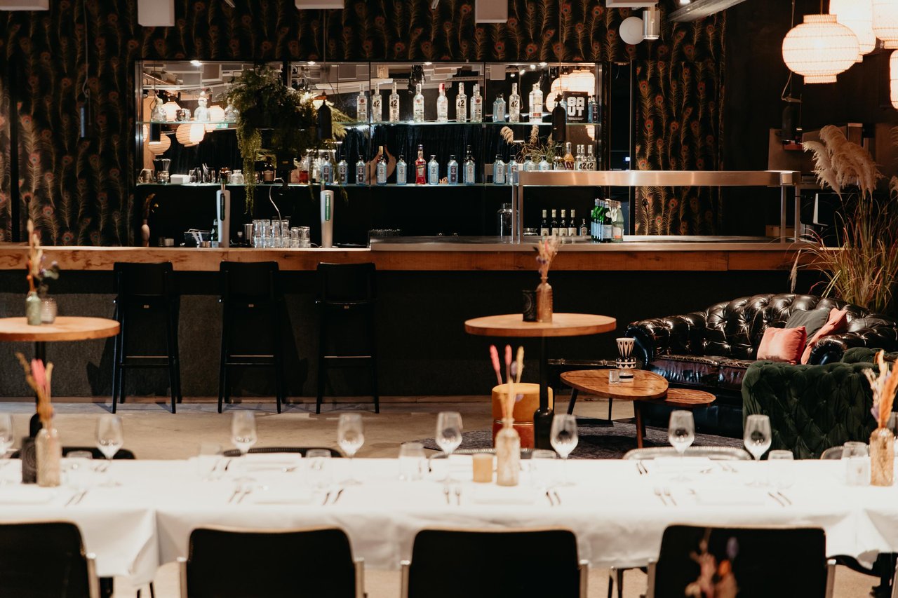 Full service bar in BovenBAUT