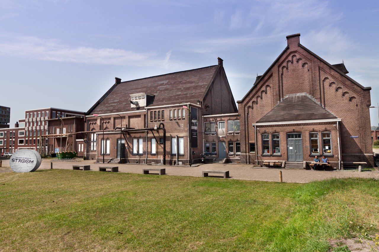 Lichtfabriek Buitenterrein vooraanzicht high-res (1).jpg