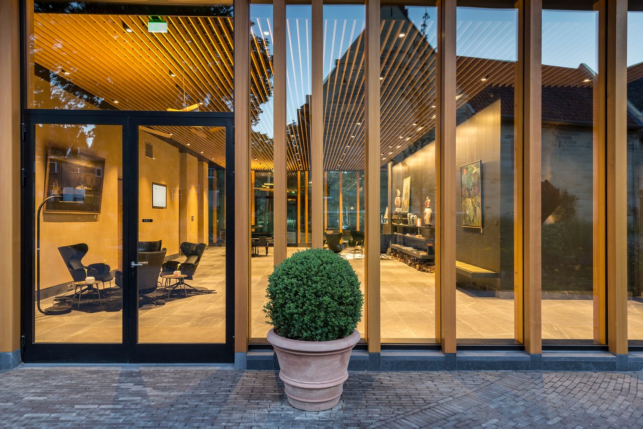 Entree Lobby