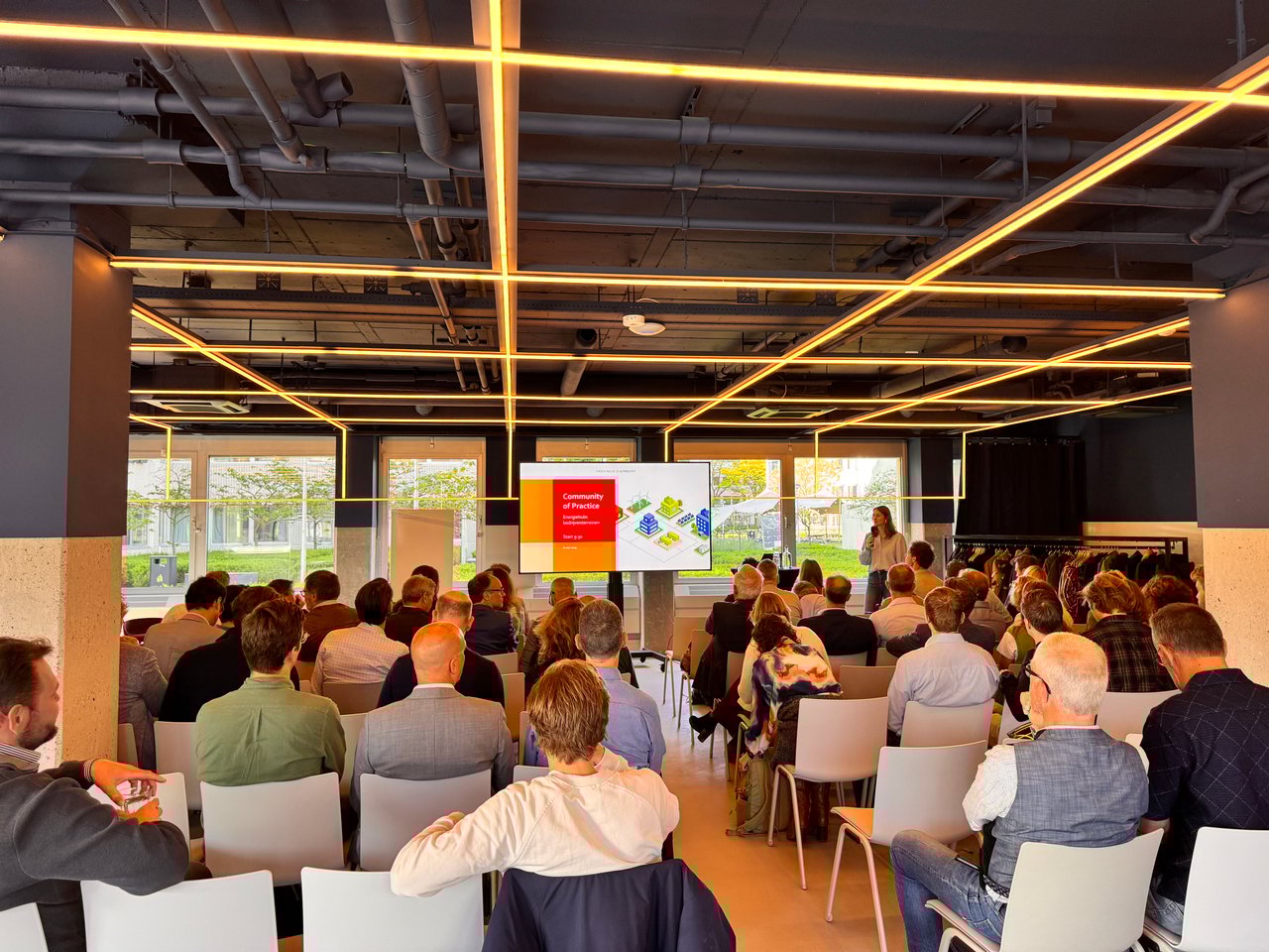 Dotslash Utrecht Eventspace Theateropstelling presentatie.jpeg