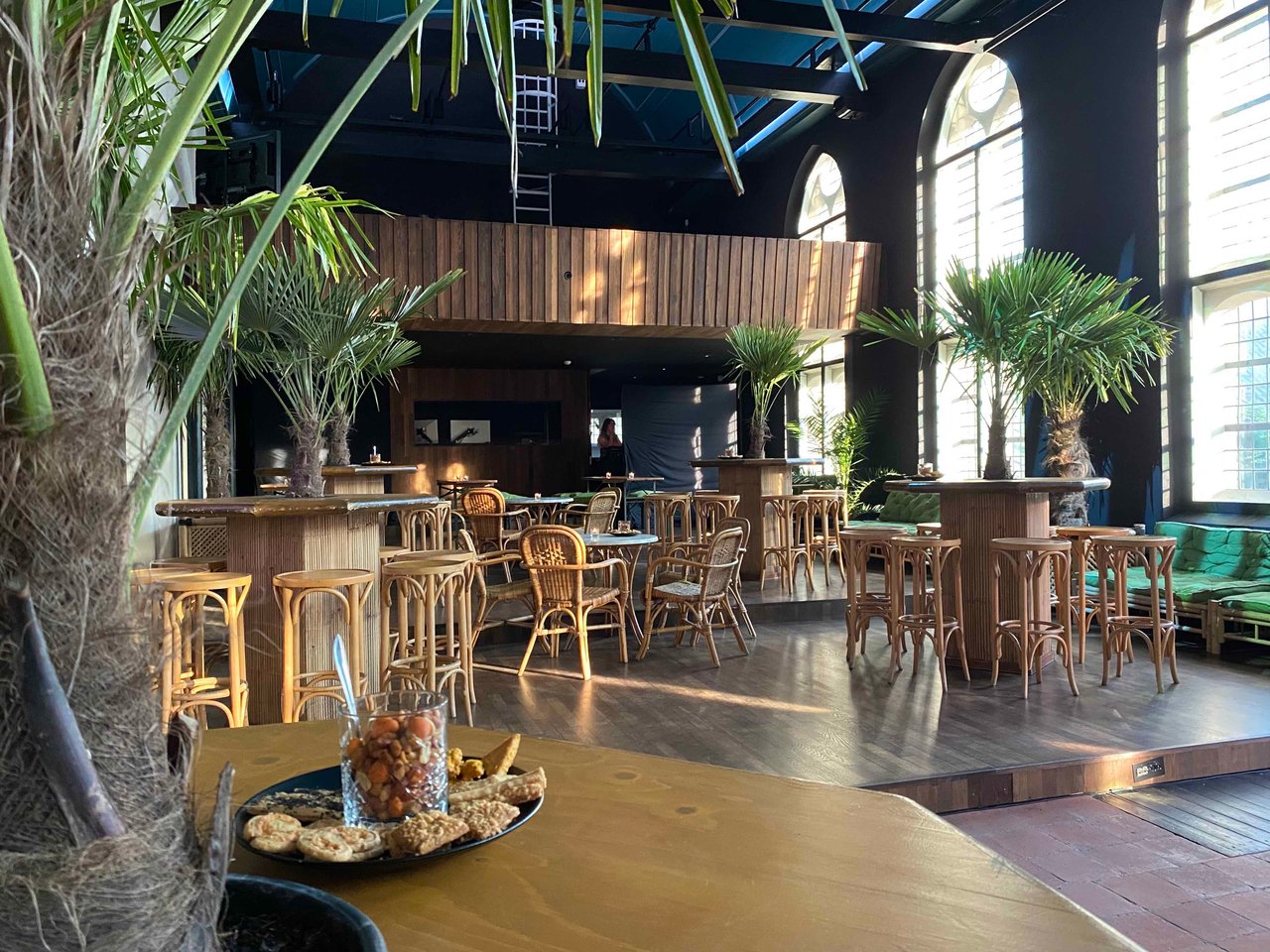 Grote zaal in Leeuwenbergh · centrum van Utrecht · tropical look