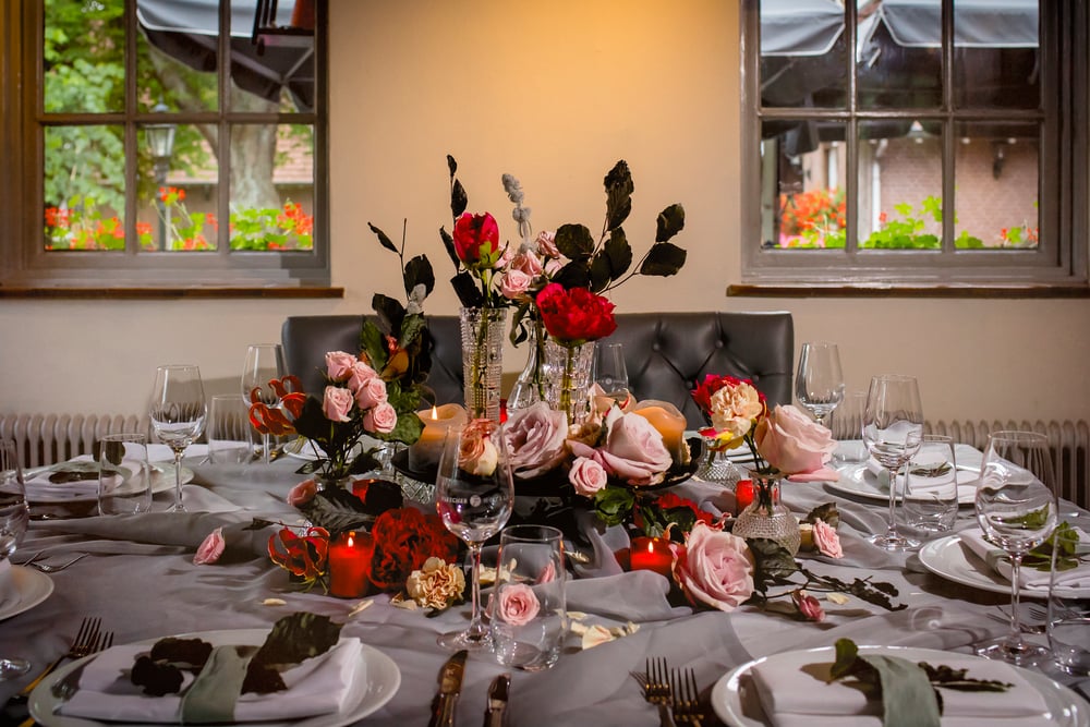 Diner tafel in de Dining Rooms bij Fletcher Hotel de Broeierd 
