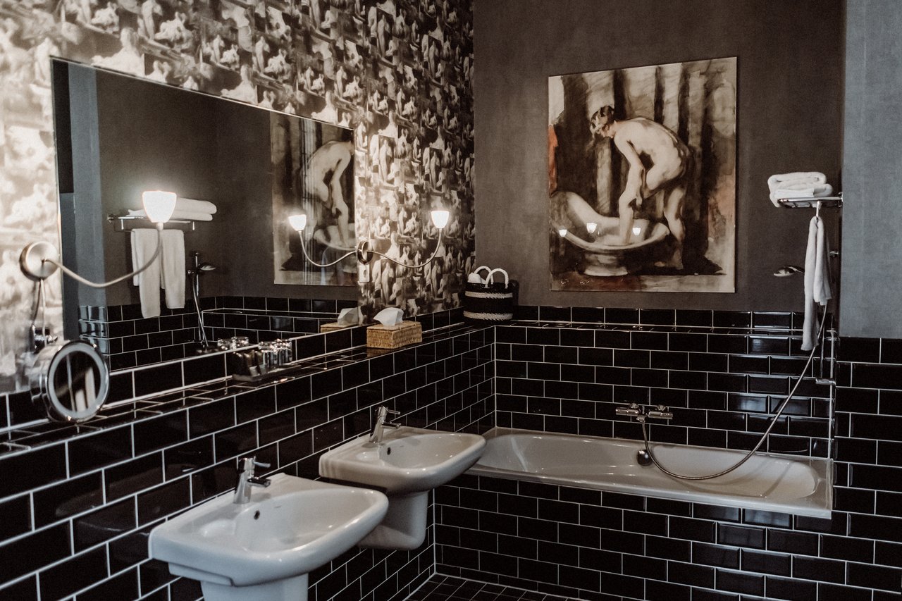 Bruidssuite badkamer.jpg