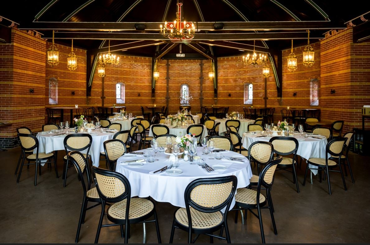 Laverie zittend dineropstelling