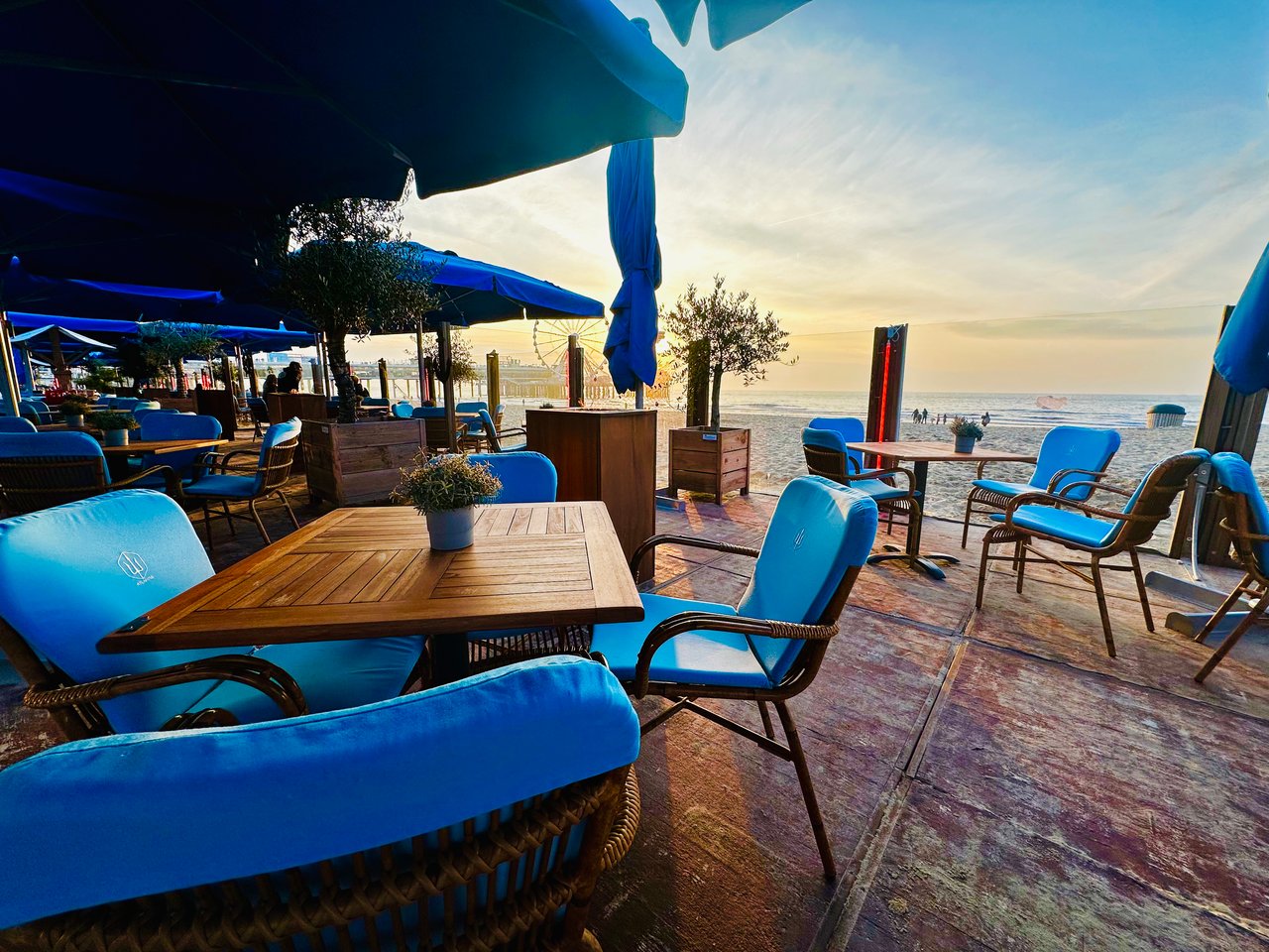 Mooiste zonsondergangen in Scheveingen Strandrestaurant Atlantis