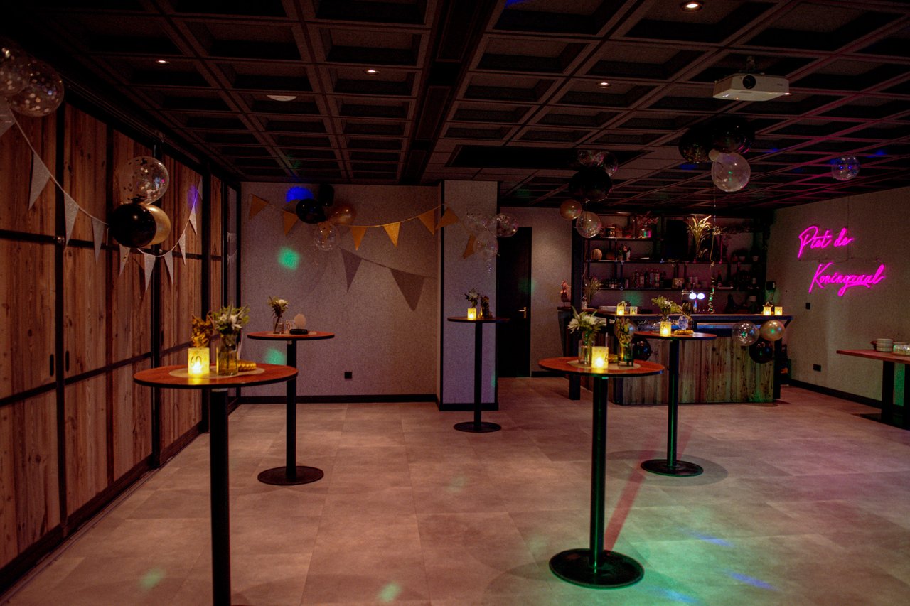 Opstelling Feestavond voor de Piet de Koningzaal