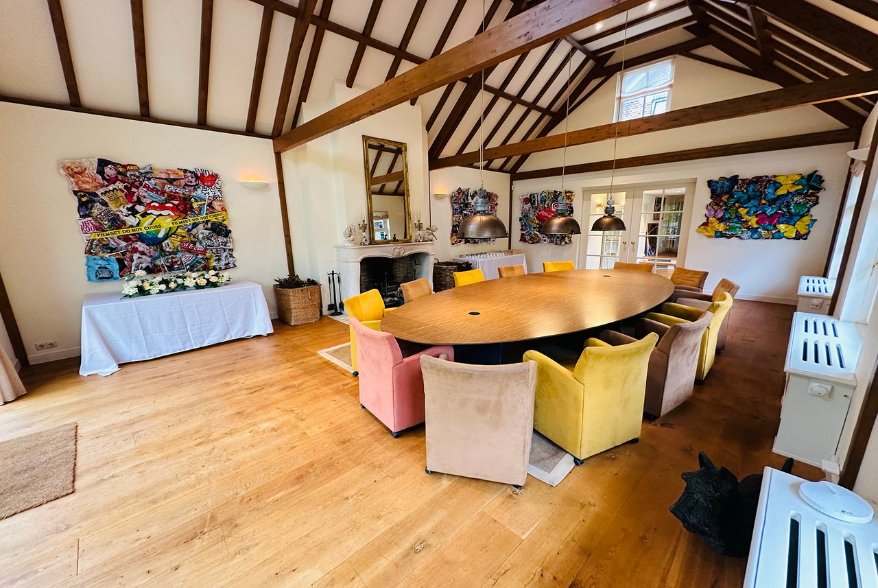 Art&Meetingroom.jpg