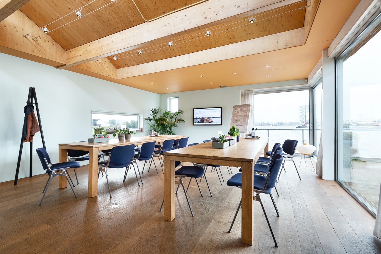 Workshop opstelling vergaderruimte gewoonboot Amsterdam.jpg