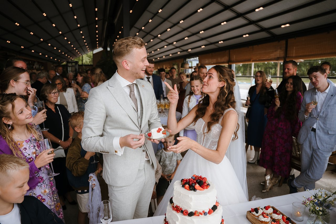 Aansnijden van de taart