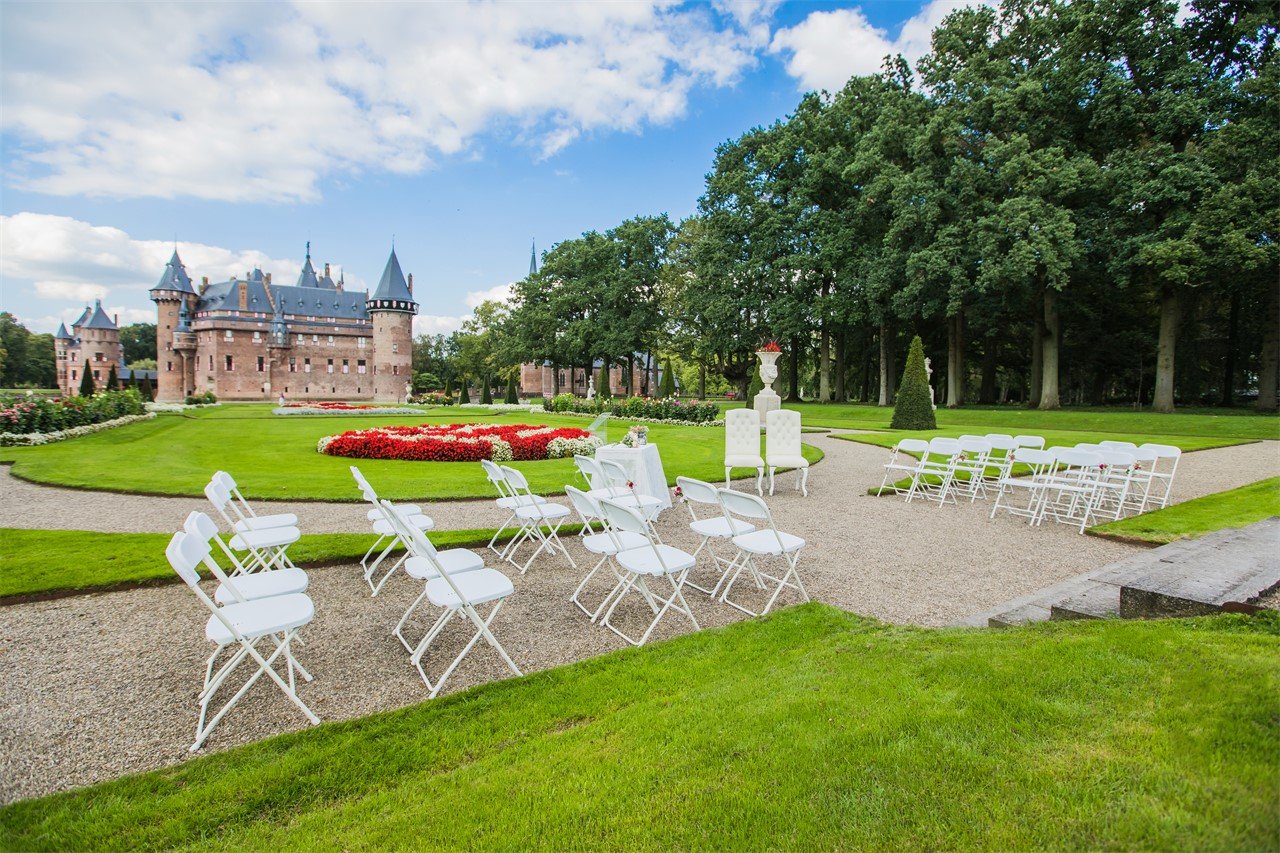 Trouwen in de Romantische Romeinse Tuin