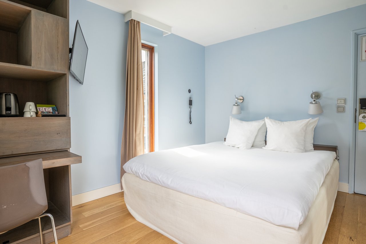 cozy room blooming hotel-4.JPG