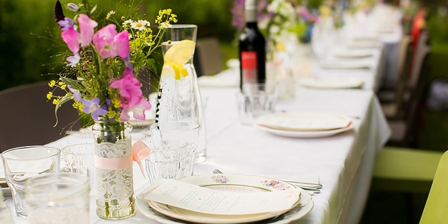 lange tafels in de tuin
