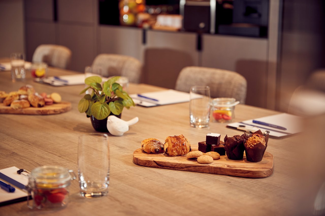 Meeting Room: welcome break-out