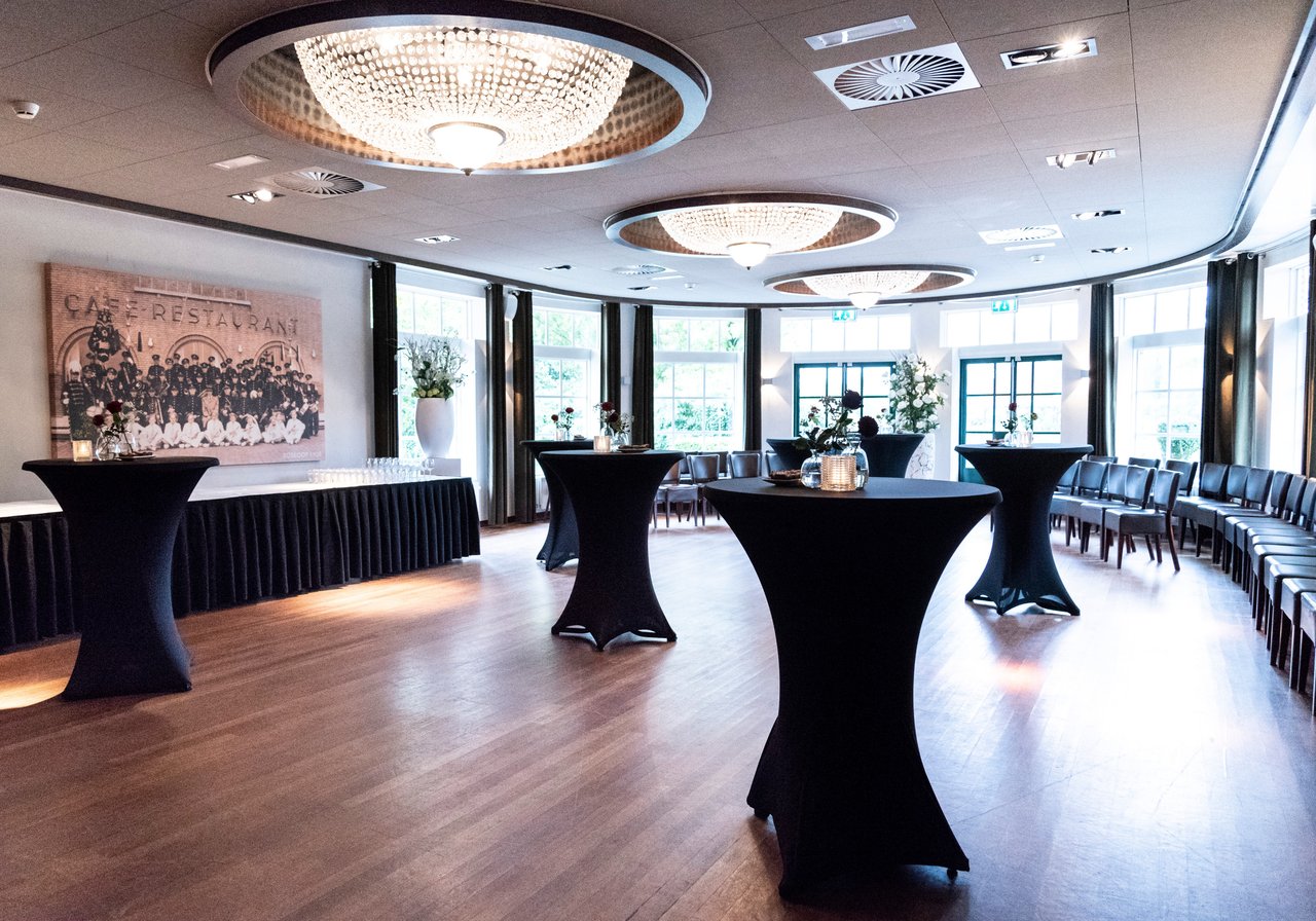 Rosariumzaal met statafels