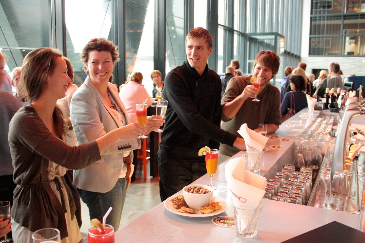 Grand café tijdens een borrel